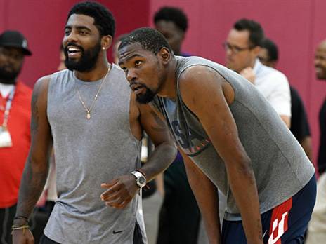 מה הם זוממים והאם זה קשור לדולאן? קיירי ודוראנט (צילום: Ethan Miller/Getty Images)