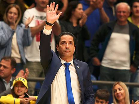 ספרופולוס. השתחווה לקהל בסיום (אלן שיבר)