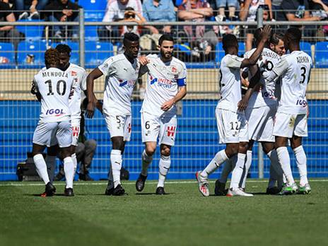 שחקני אמיין חוגגים את השער (Gettyimages)