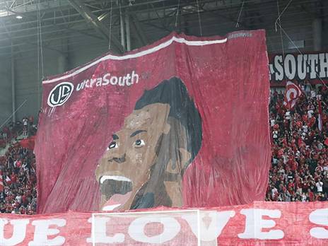 תפאורה לכבוד אוגו. קיבל אהבהה מהקהל המקומי (דני מרון)