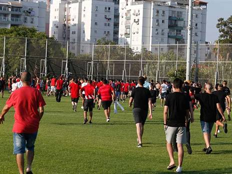 כאלף אוהדים הגיעו לאימון (ניר קידר)