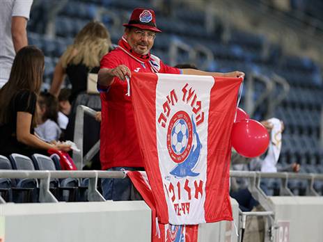 האוהדים רואים פחות ופחות שחקני בית (צילום: יוסי שקל)