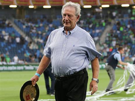 צ'יזיק. מתפללים לשלומו