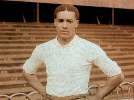 השחקן השחור הראשון ששיחק באנגליה. טאל (getty)