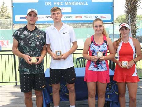 עוליאל משמאל אחרי הזכייה (צילום: PayPerLens)