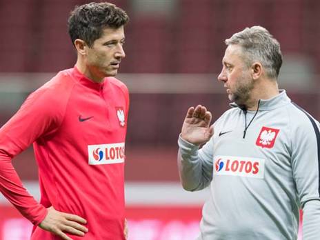 ניצחון בלטביה יקרב אותם ליורו. לבנדובסקי ובז'צק באימון (getty)