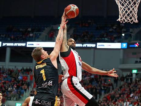 תומאס מול טנריפה. שתי המועמדות לזכייה (אלן שיבר)