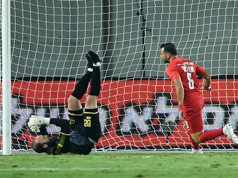 אזולאי כובש. זכה למחמאות (ברני ארדוב)