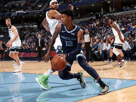 ניצחון שני העונה לממפיס. מוראנט מול KAT (צילום: Joe Murphy/NBAE via Getty Images)