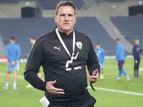 הרצוג, ישנה מערך (דני מרון)