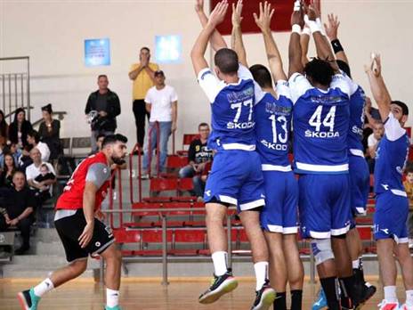 ההגנה של חולון עשתה את העבודה (צילום: משה דהן, הפועל אשדוד)