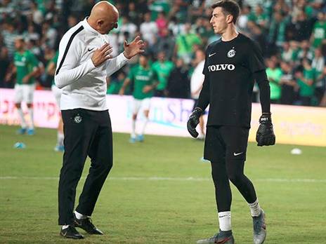 כהן עם אנטמן. הגיע כשוער אימונים? (אלן שיבר)