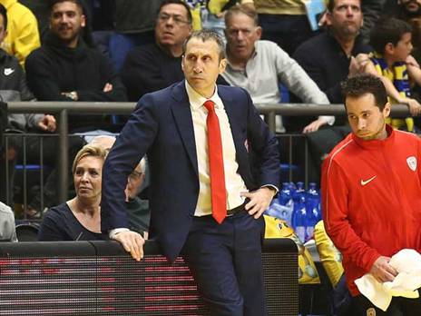 בלאט. "הוא אמריקאי" (אלן שיבר)