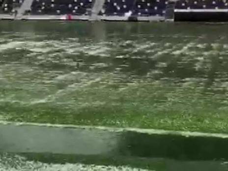 הדשא לא מאפשר משחק כדורגל תקין