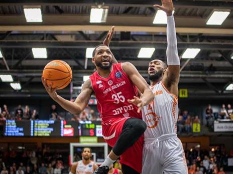 ימסגר את הערב הזה. תומאס (FIBA)