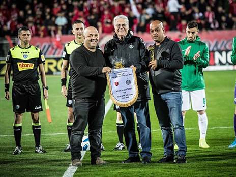 שחר זוכה לכבוד (עודד קרני)