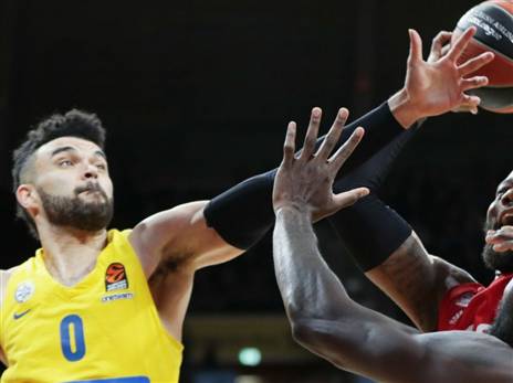 בראיינט, הודה שהייתה התעסקות עם השופטים (צילום מהטוויטר של מכבי ת"א)