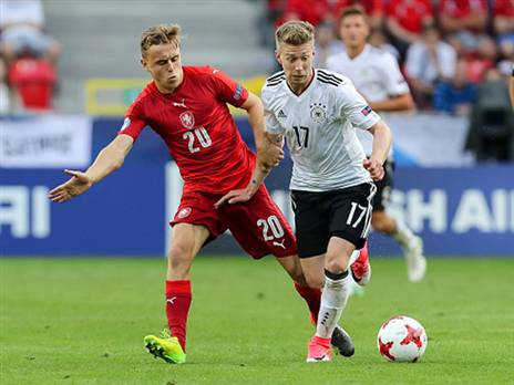 האשק (באדום), מגיע לכרמל