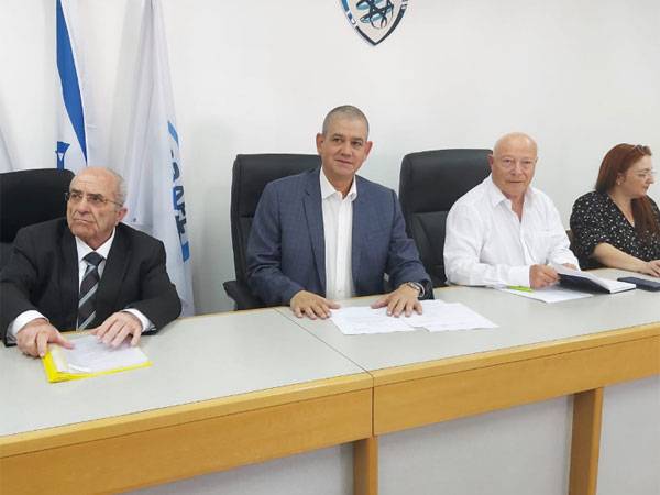 השופטים הדסי (אמצע), יהב (ימין) וחלבי (שמאל)