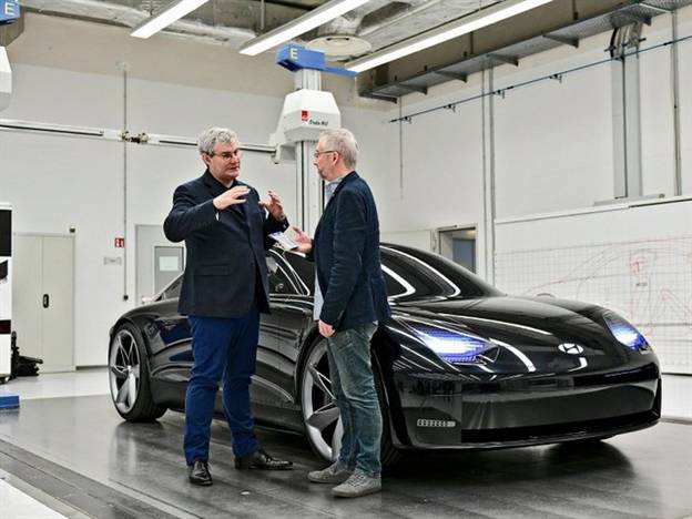 לוק דנקרוולקה (משמאל) ויונדאי פרופסי שנחשפה ממש לאחרונה