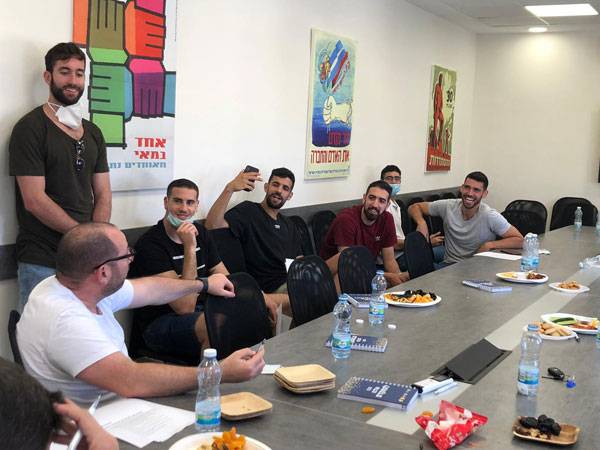 נציגי השחקנים. יש הסכמות