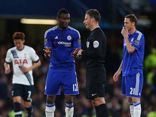 "עדיין לא התנצל". אובי מיקל והשופט (getty)