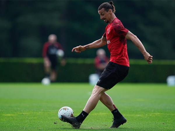 זלאטן באימון מילאן השבוע (מילאן, רשמי)