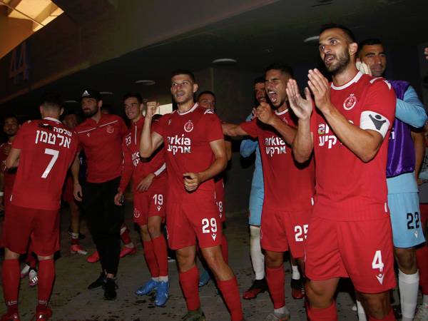 האדומים חגגו עם הקהל (אלן שיבר)