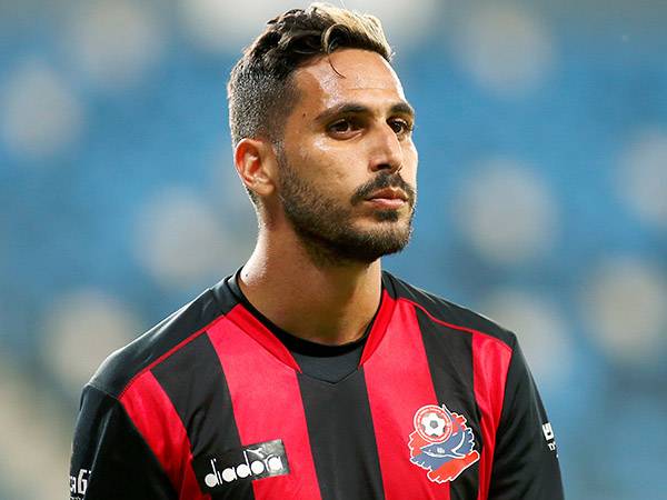 בוזגלו. רצה לבעוט (אלן שיבר)