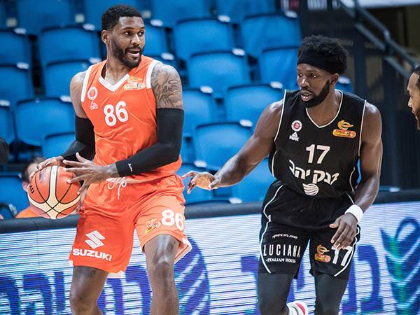 התגעגע לשריקות. מונרו (עודד קרני)