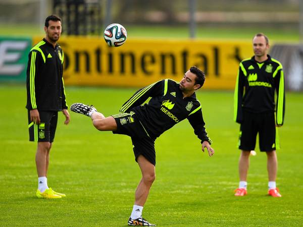 צ'אבי, אינייסטה ובוסקטס. הנבחרת התבססה על שחקני ברצלונה (Getty)