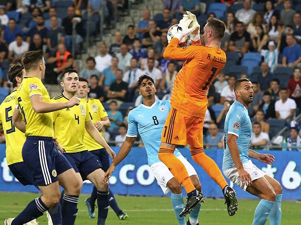 ישראל מול סקוטלנד. הנבחרת נוסעת פעמיים לגלזגו בתוך חודש (אלן שיבר)