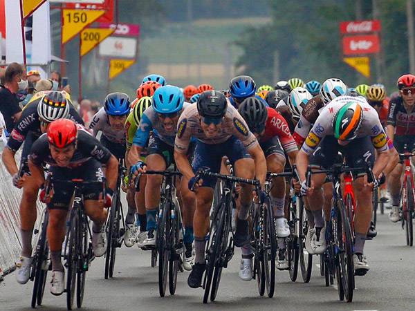 איינהורן שלישי מימין (בטיני פוטו)