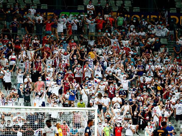 בקרוב אצלנו? בצרפת כבר הרשו כניסה מסוימת של צופים