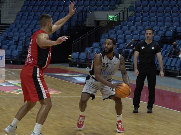 פיליפ. וי ראשון לירושלים (באדיבות הפועל "בנק יהב" ירושלים)