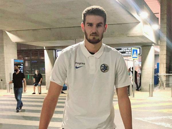 בנדר נחת בישראל. (המועדון הרשמי)