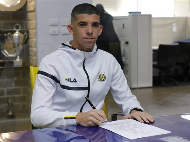 "העבודה הקשה מתחילה עכשיו". מעמד החתימה במכבי (באדיבות מכבי ת"א, צלם: רמי גרידיש)