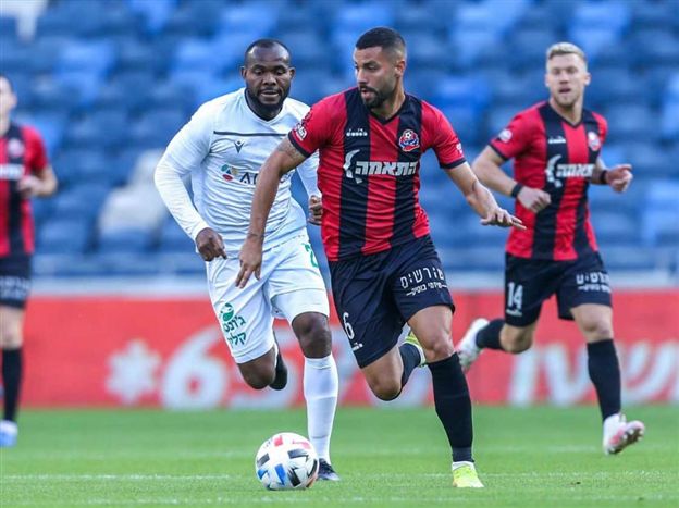 המשחק נפתח עם יותר איומים של המארחת (מאור אלקסלסי)