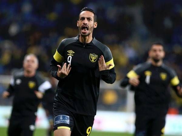 בודק אופציות אחרות. איינבינדר (צילום: אלן שיבר)