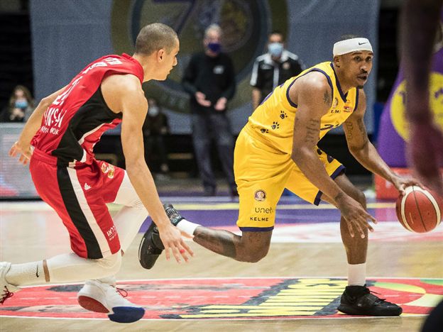 מגי, משחק מבולגן מאוד (מנהלת הליגה)