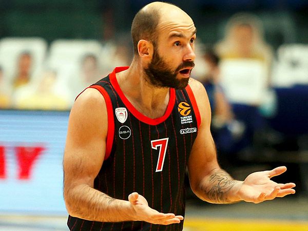 למרות שספאנוליס לא היה בעניינים (אלן שיבר)