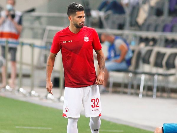 אגודלו סופג אש (אלן שיבר)