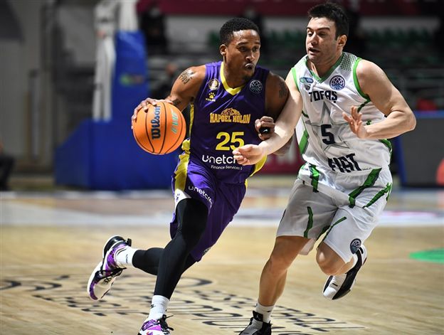 מגי. 25 נקודות למס' 25 (FIBA)