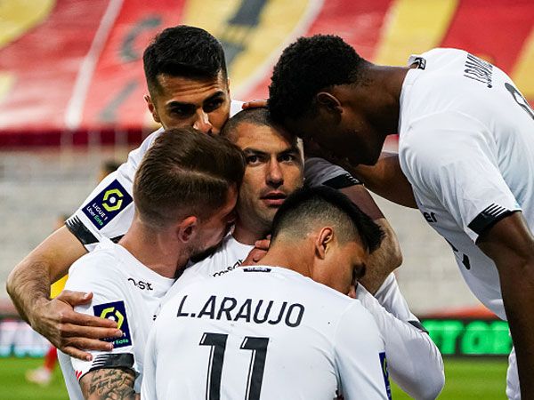 נוגעים בתואר (GETTY)