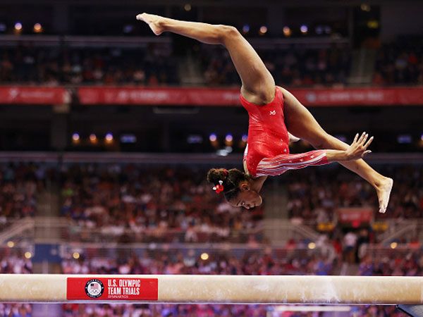 ארבעה תרגילים שונים על שמה. ביילס (GETTY)