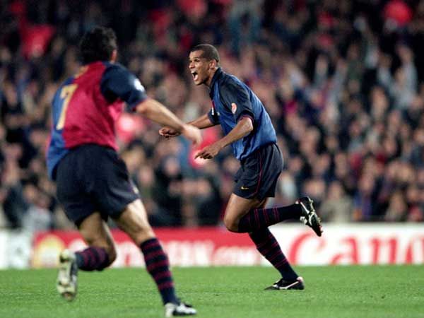 ריבאלדו חוגג בברצלונה. בשיאו, נחשב לשחקן הטוב בעולם (GETTY)