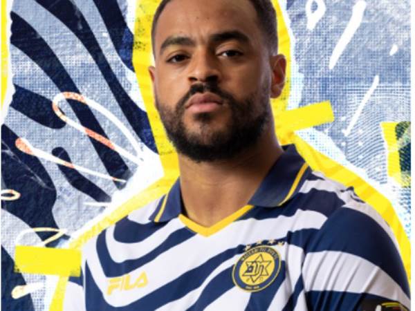 קובאס עם המדים (אתר מכבי תל אביב)