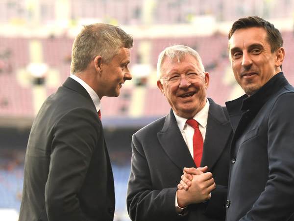 נוויל עם פרגוסון וסולשיאר. מרוצה מהחיבור (Getty)