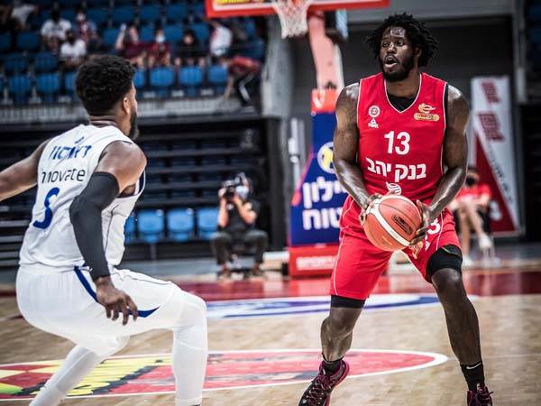 לא מדהים, אבל לא נורא. בנט במשחקי ההכנה (צילום: עודד קרני)