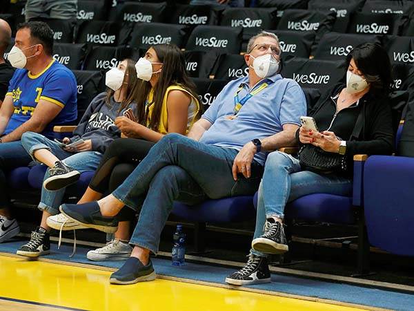 ההנהלה נותנת ליאניס את הגב (אלן שיבר)